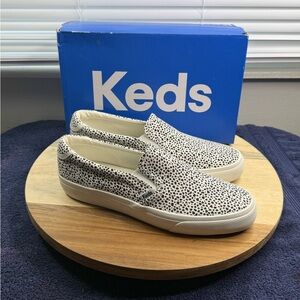 Keds Slip-On Sneakers in White with Black Dot Print (Women’s 9)